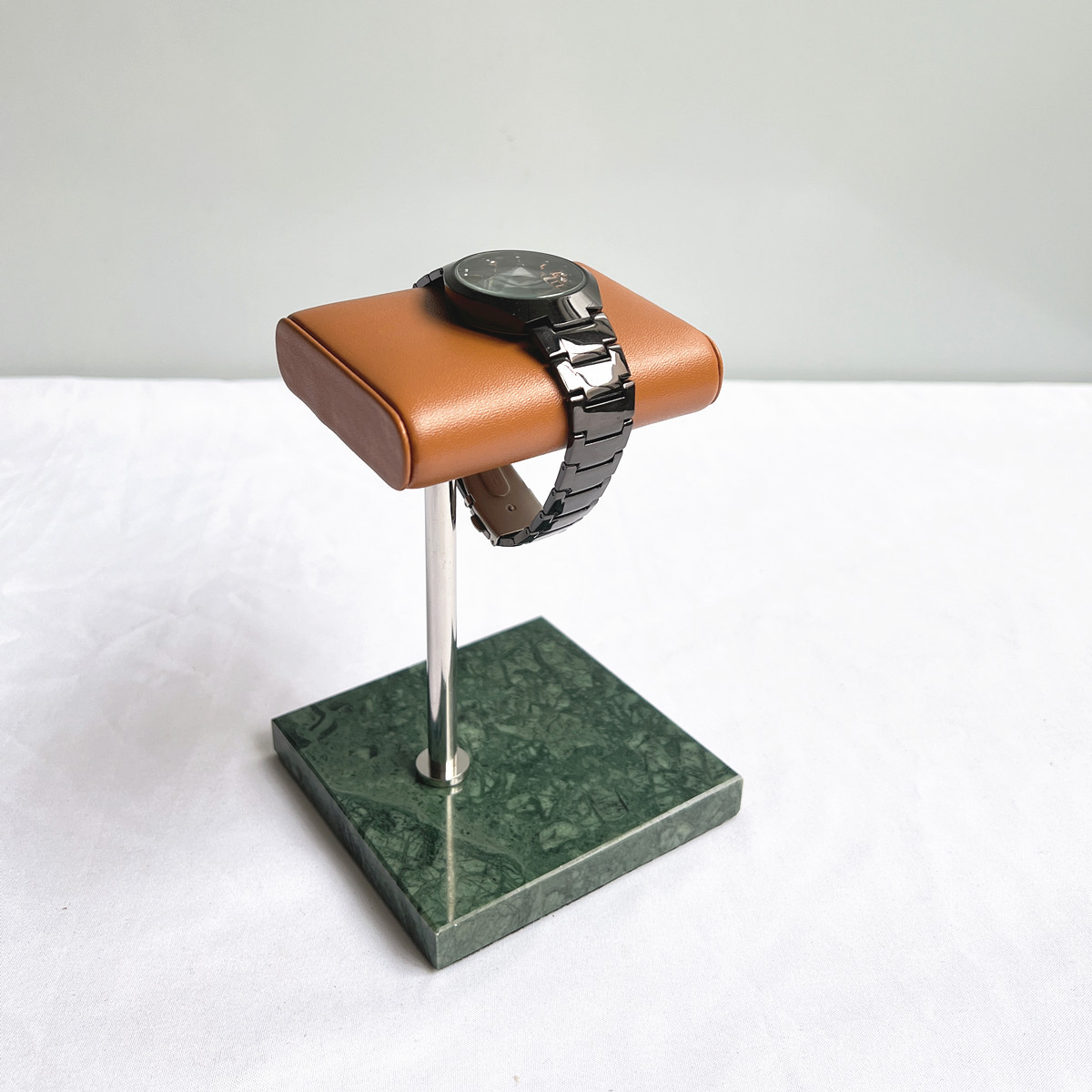 A great, cheap watch stand! WatchPod Watch Display Stand Review - YouTube